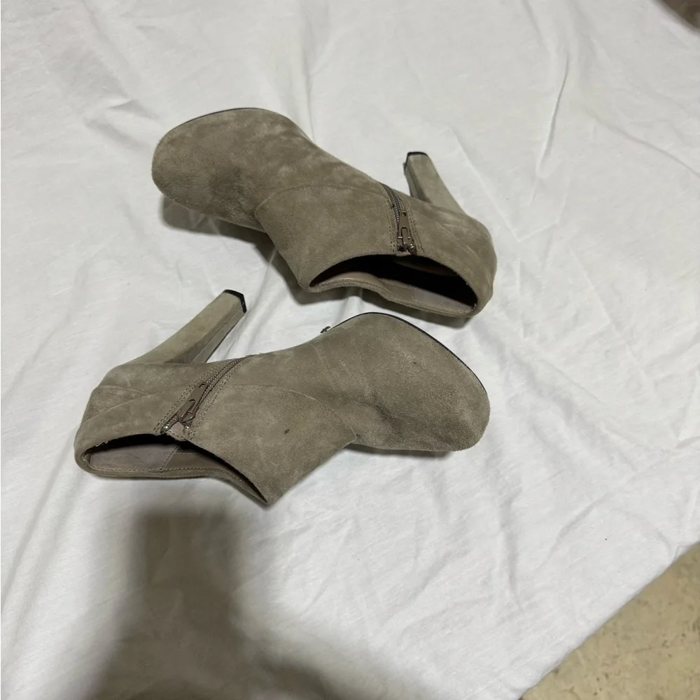 Elegant Tan Suede Women's Heels - Picture 3 of 4